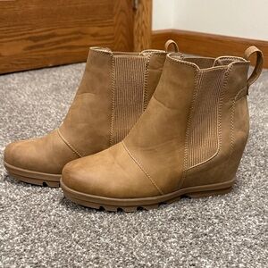 LIKE NEW Tan Ankle Boots for Women